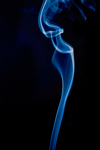 烟,轻的,线条,黑色背景,蓝色_gic5919095_创意图片_Getty Images China