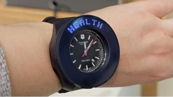 这个小配件就能把普通手表变成智能手表