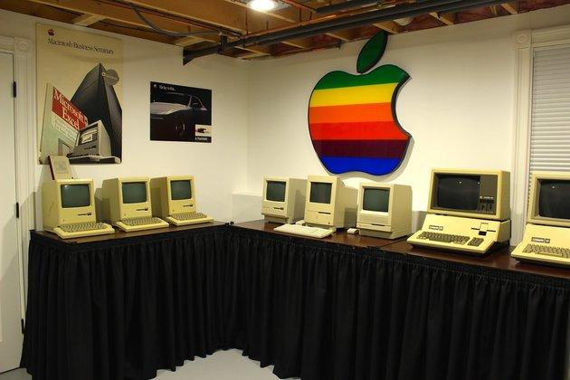 15岁少年成苹果产品收藏家：250多台苹果产品准备展览