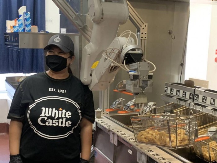 [图]Flippy汉堡机器人试点成功 White Castle宣布扩大部署规模