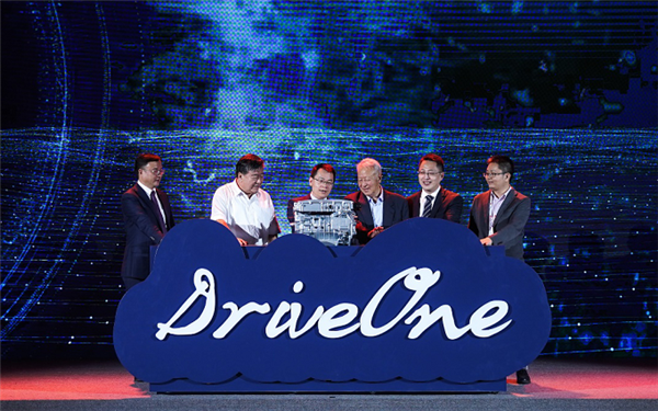 华为发布首款电驱动系统DriveONE：充电10分钟续航200km