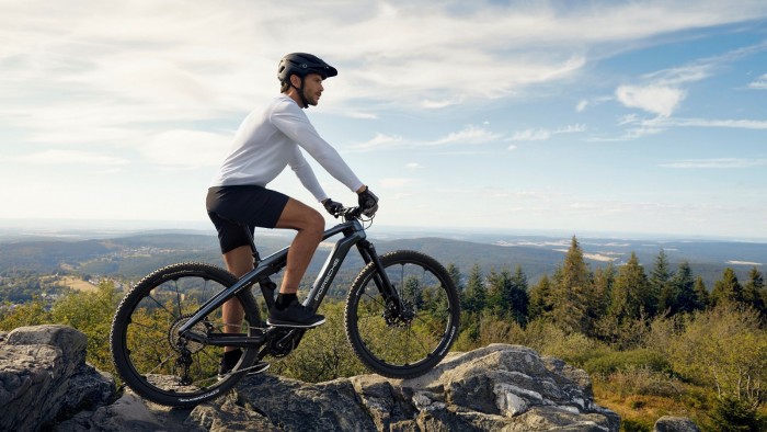 3 Porsche eBike CROSS_mood-outdoor.jpeg