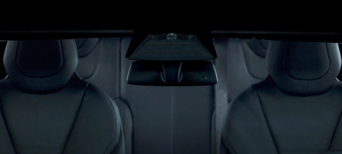 特斯拉激活车内摄像头 用于 Autopilot 启动时监控司机