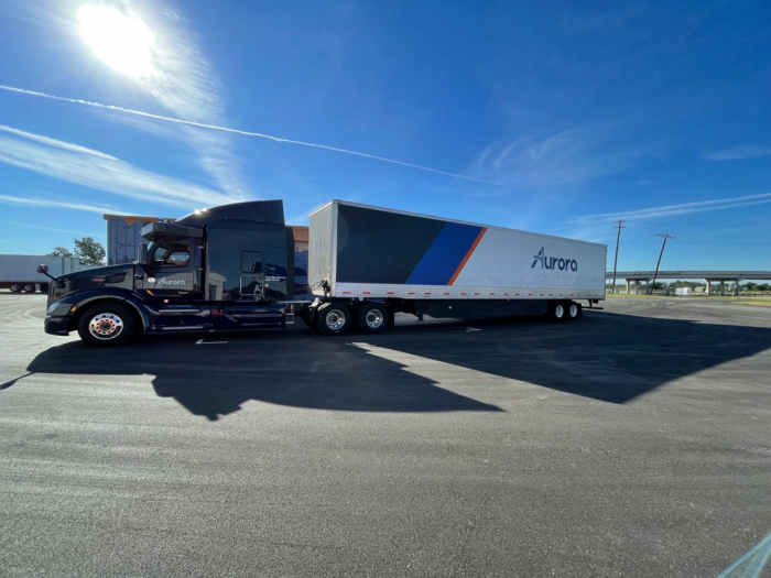 Aurora自动驾驶卡车开始为美德州的Uber Freigh客户运送货物