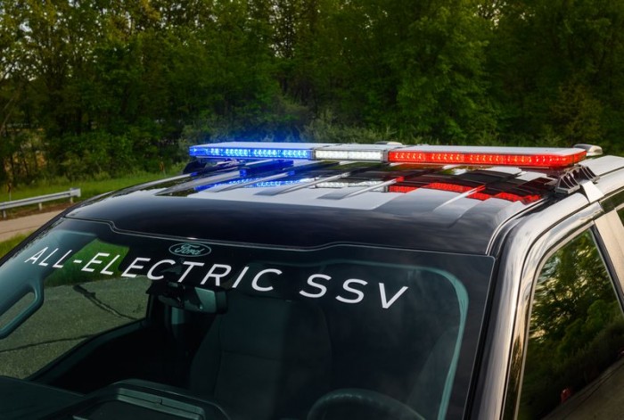 福特发布F-150 Lightning Pro SSV 专门为警察制造的电动皮卡