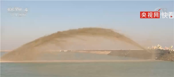 大国重器！亚洲最大重型自航绞吸船天鲲号现身：1小时挖泥6000立方米
