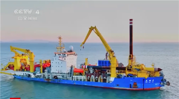 大国重器！亚洲最大重型自航绞吸船天鲲号现身：1小时挖泥6000立方米