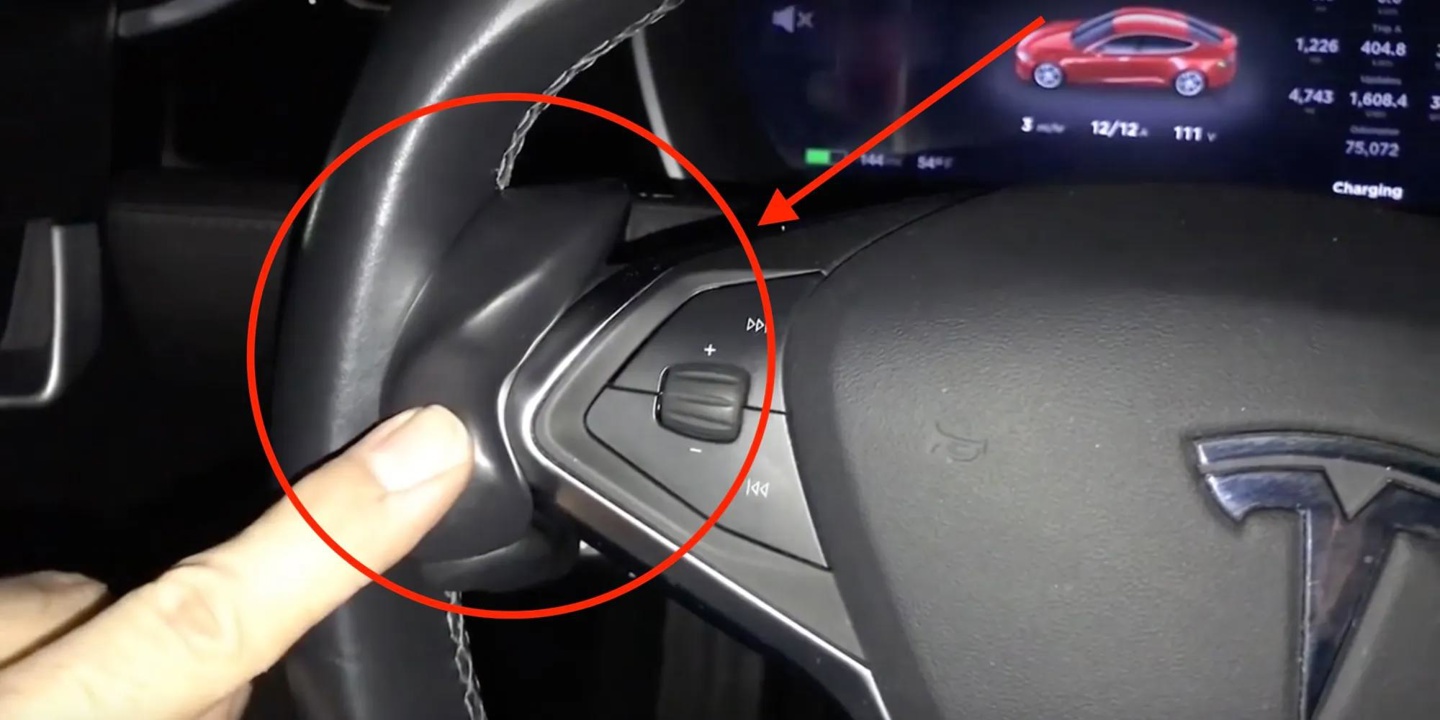 要求车主把手放在方向盘上，特斯拉新代码可检测出 Autopilot 作弊设备