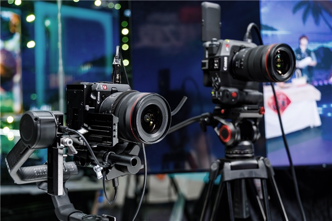 佳能EOS C50 团播首秀惊艳无忧之夜,明星感直播助推流量破百亿