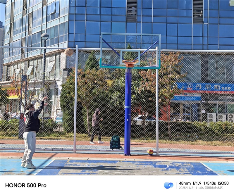 把8000mAh塞进直屏！荣耀500 Pro评测：开卷“全面旗舰”