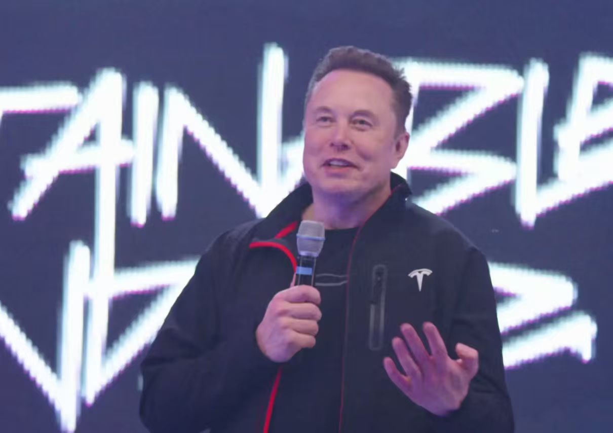 马斯克:AI 将像超音速海啸一样,迅速取代数字导向型办公室工作