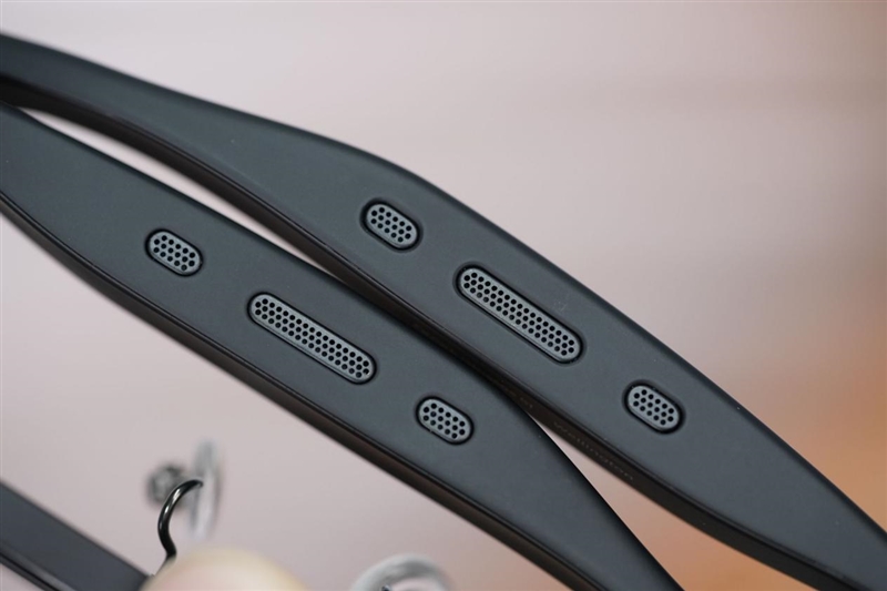 阿里首款自研夸克AI眼镜S1首发评测：真正的第一视角拍摄、导航、提词神器！