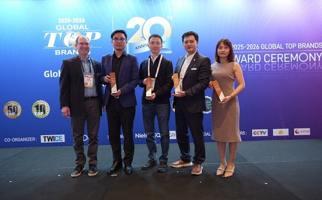 1767948018131419.jpg 领奖合照.jpg