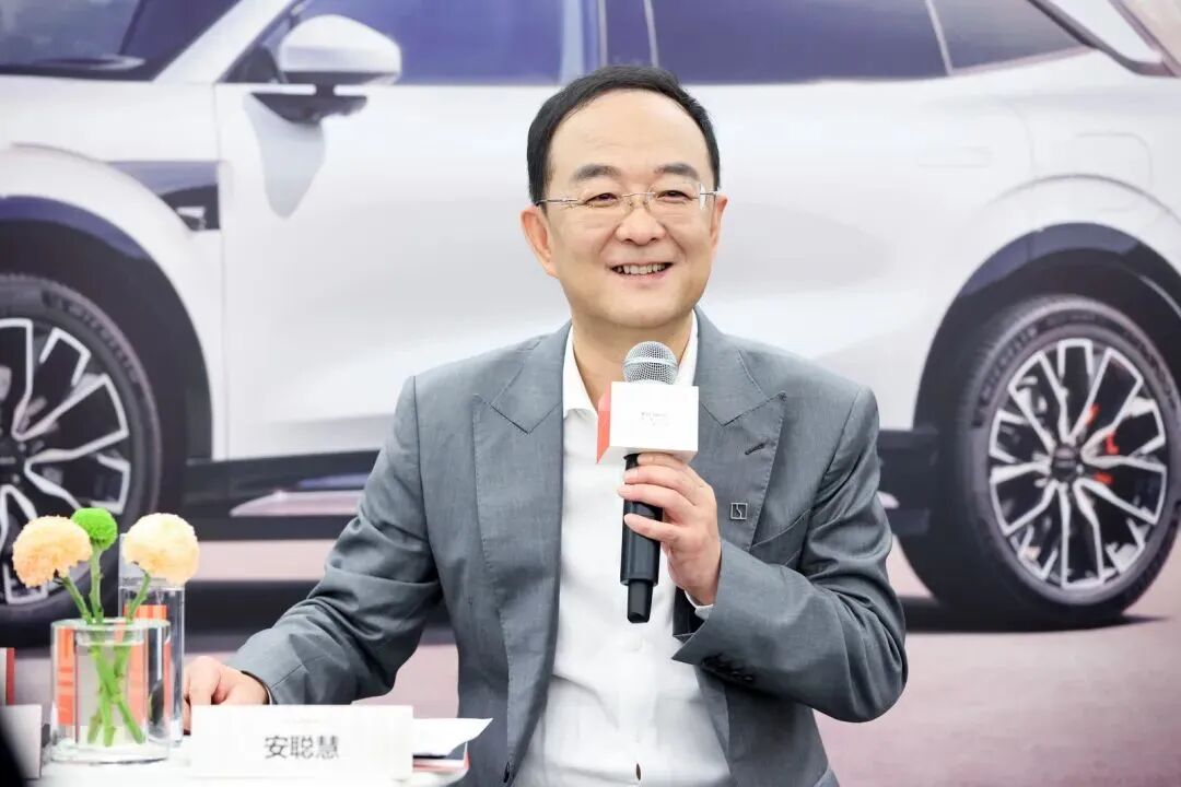 吉利高层大调整:安聪慧「拿回」迟到5年的CEO | 雷峰网